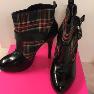 Cheeky plaid Betsey Johnson ankle boots, size 10